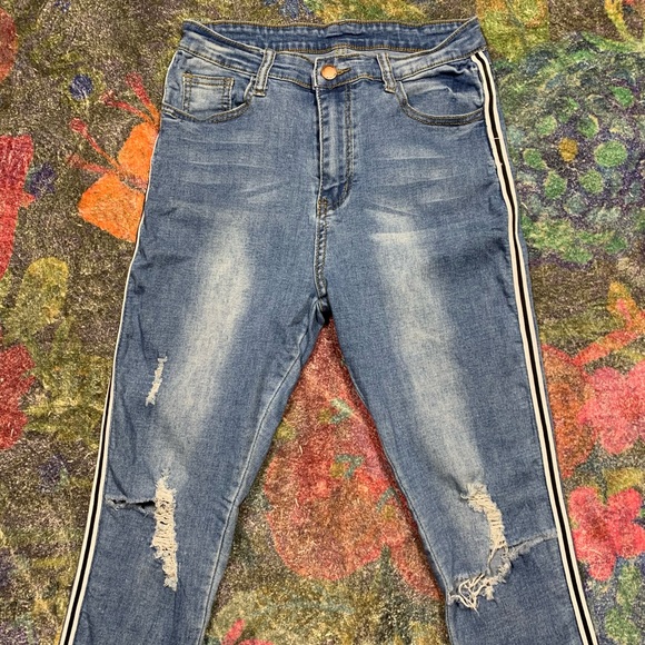 Falmer Heritage Distressed Jeans - Picture 3 of 12